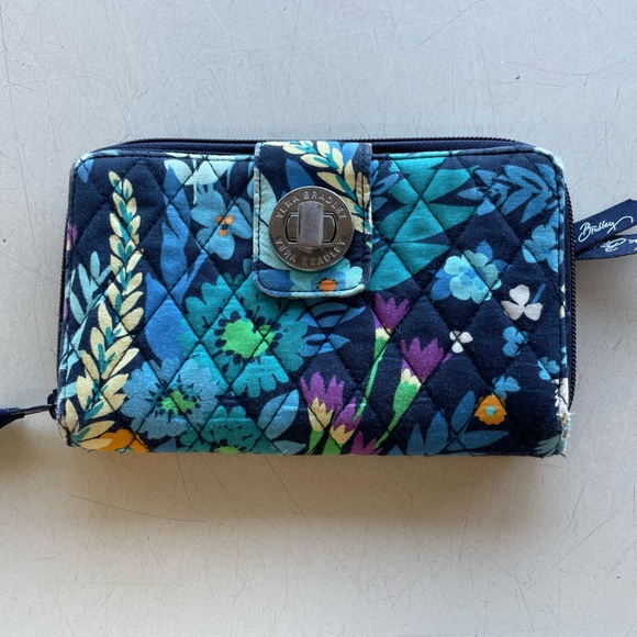 Vera Bradley quilted wallet - Picture 2 of 6